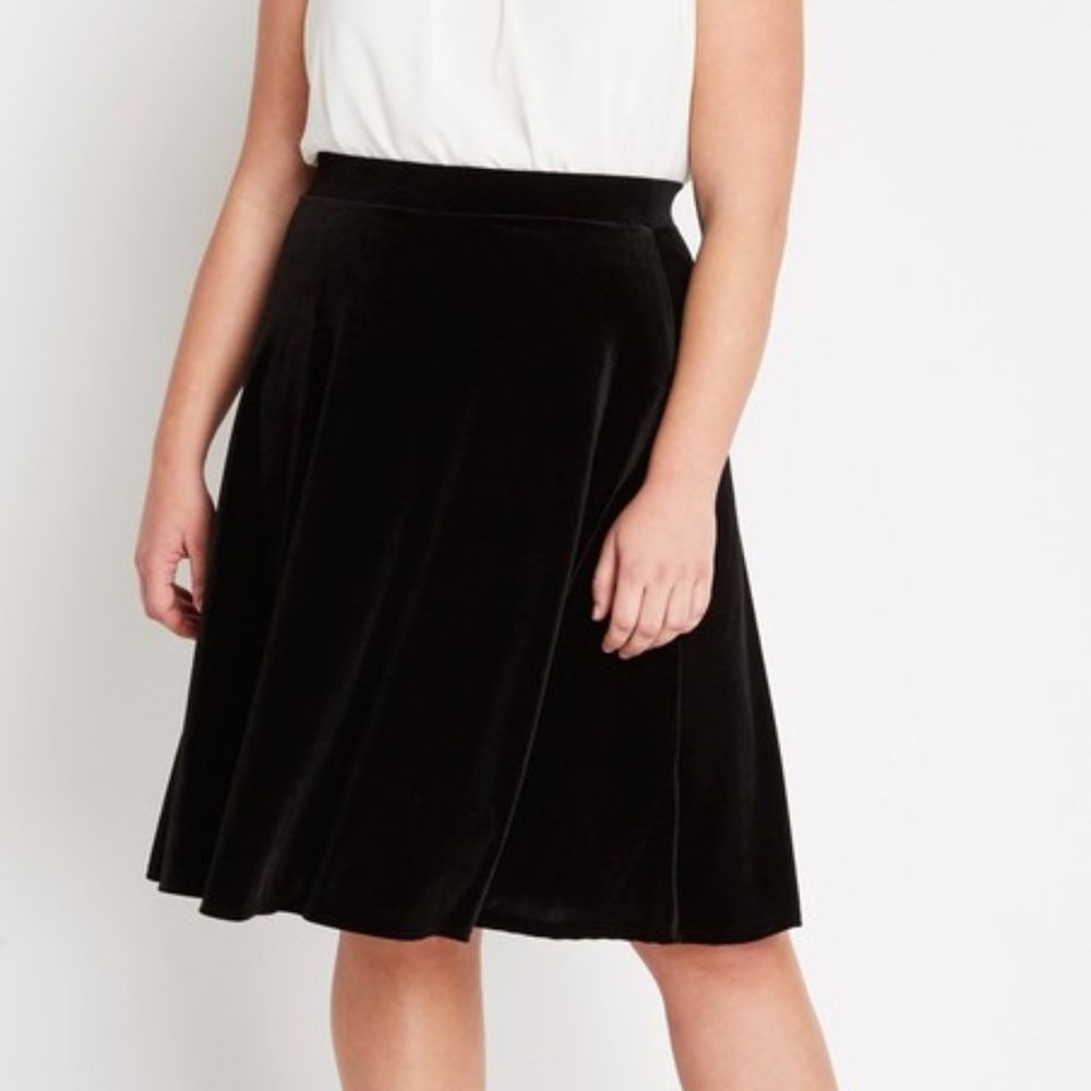PLUS Black Velvet Flowy Skater Skirt ♥ '90s Vibes